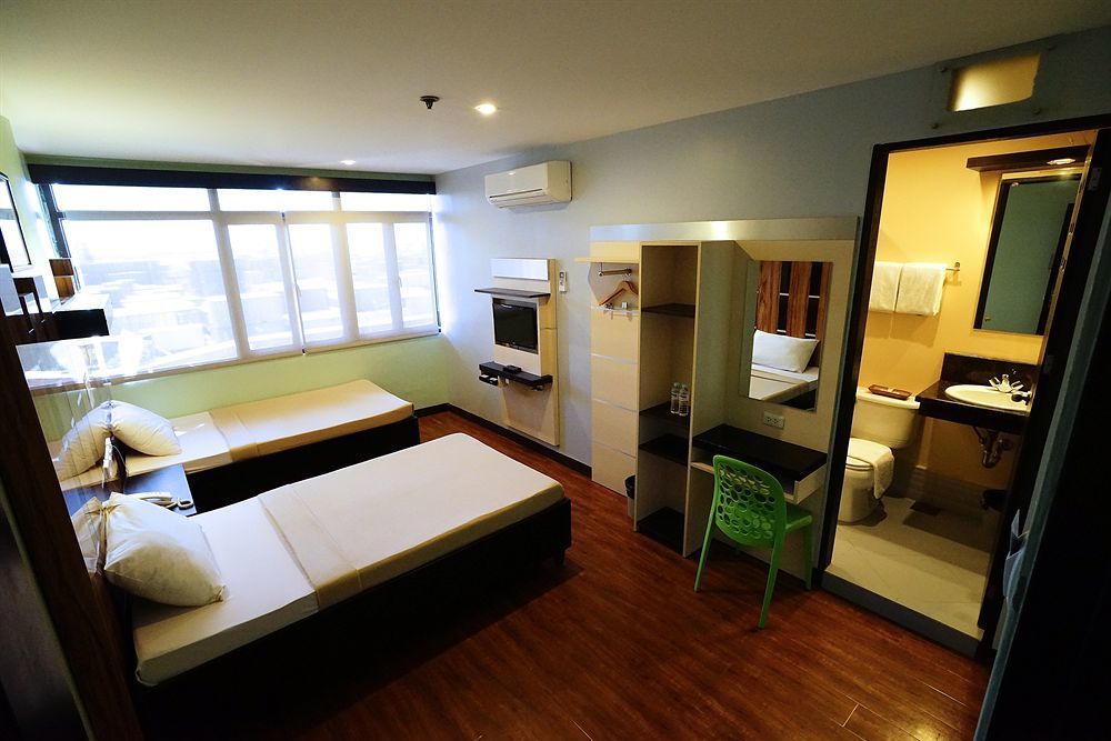 Sugbutel Family Hotel Cebu Екстериор снимка