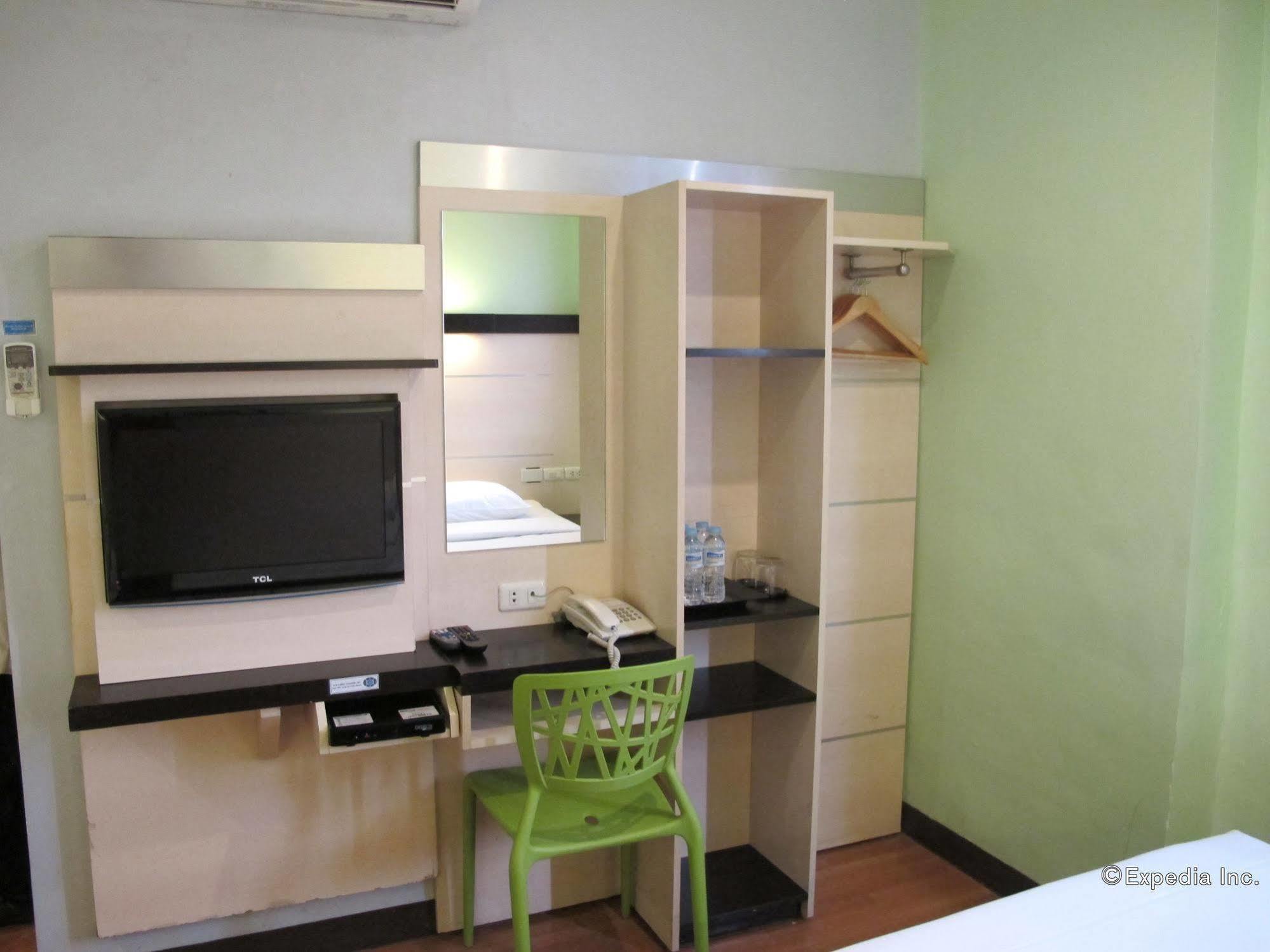 Sugbutel Family Hotel Cebu Екстериор снимка