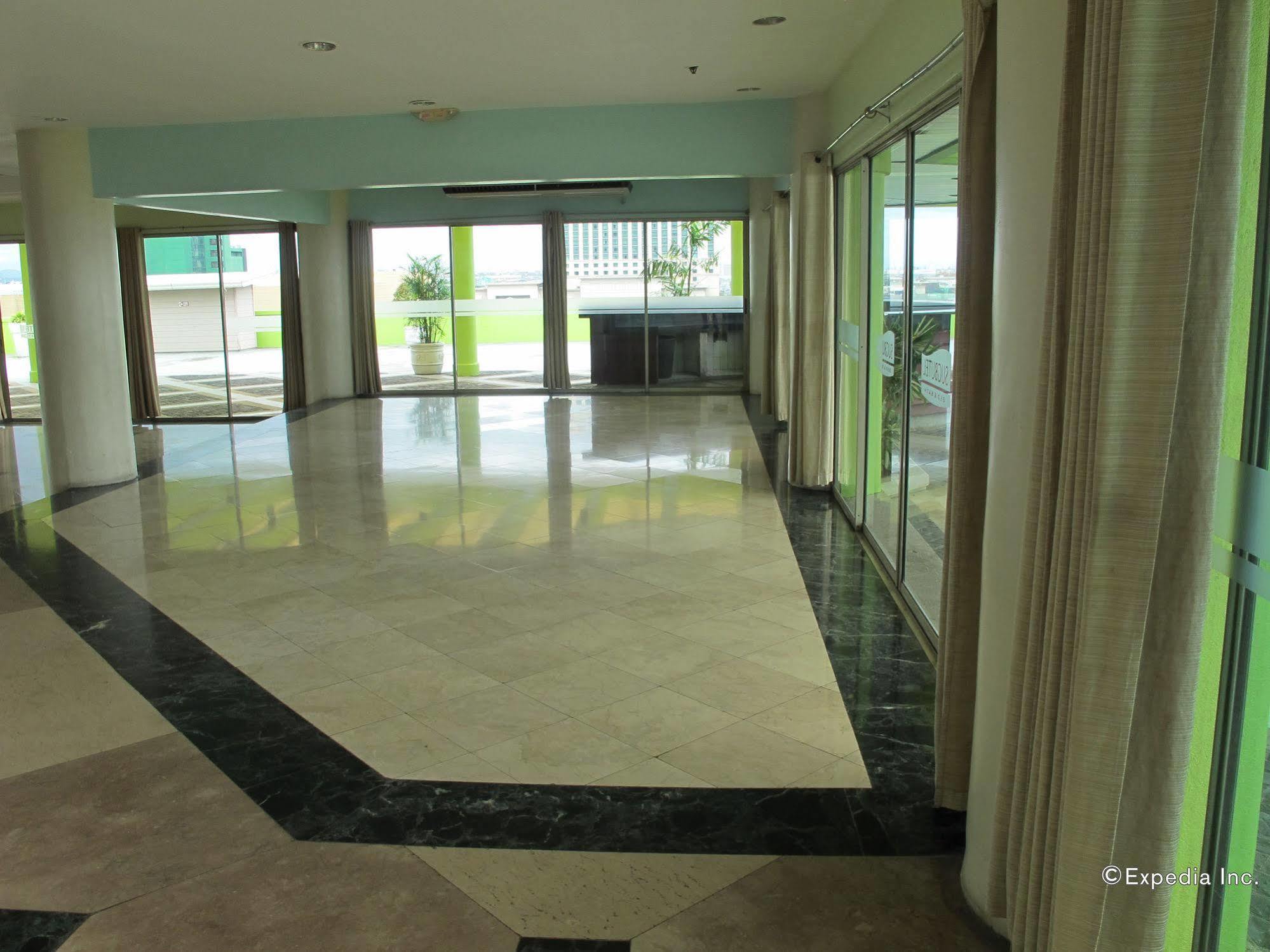 Sugbutel Family Hotel Cebu Екстериор снимка